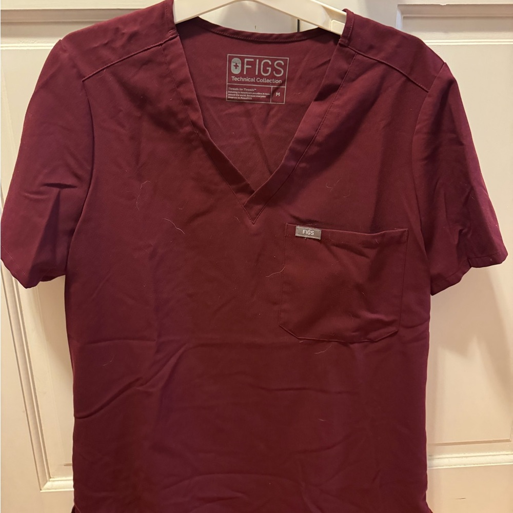 Figs Red Short Sleeve Tee V-Neck Shirt with matching pants